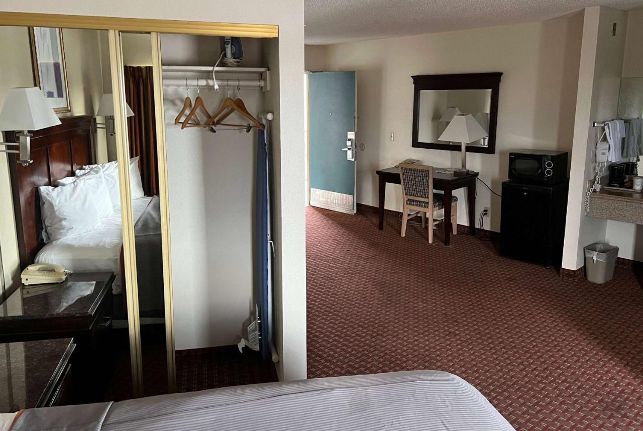 Days Inn & Suites By Wyndham Rancho Cordova Zewnętrze zdjęcie